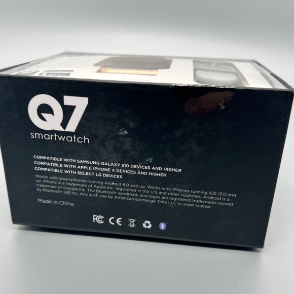 Q9 Smartwatch Gold With Gray & Pink Interchangeable Straps - Picture 5 of 5